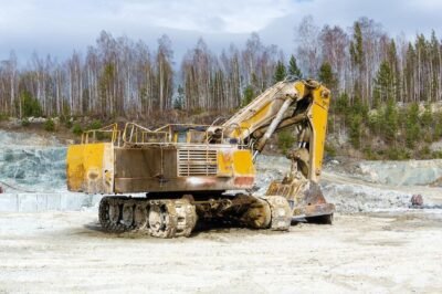 How Artificial Intelligence is Revolutionizing Mining Equipment